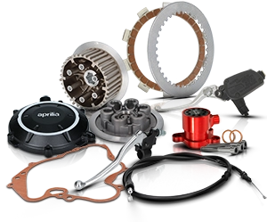 Parti e accessori per frizioni di motociclette, tra cui dischi frizione, guarnizioni e leve.